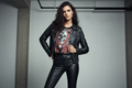 Eric Skull Shirt – Damenansicht mit Skull-Motiv und Strass