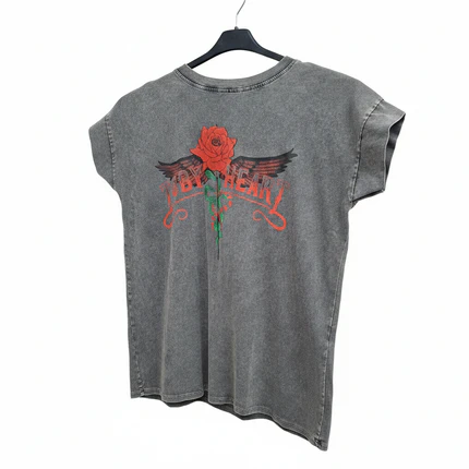 Toby Herz Shirt verwischte Optik – Rosen Flügel Print Rücken