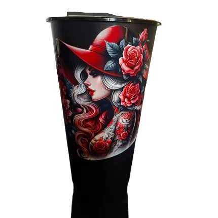 Schwarzer Becher Lady mit rotem Hut und Rosen
