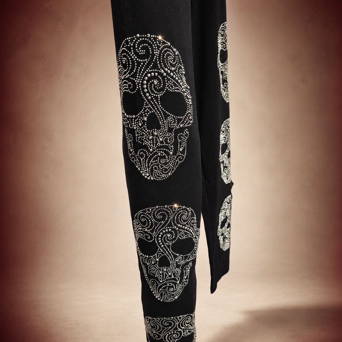 Strass-Leggings Lisa – Detailansicht der Skull-Motive