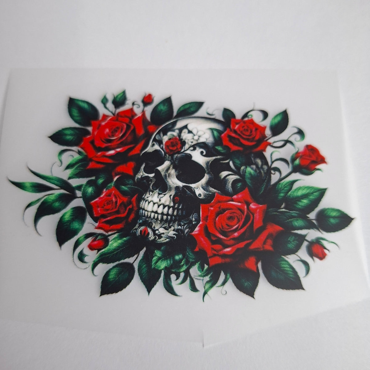 Totenkopf mit roten Rosen – BB-0103 Bügelbild