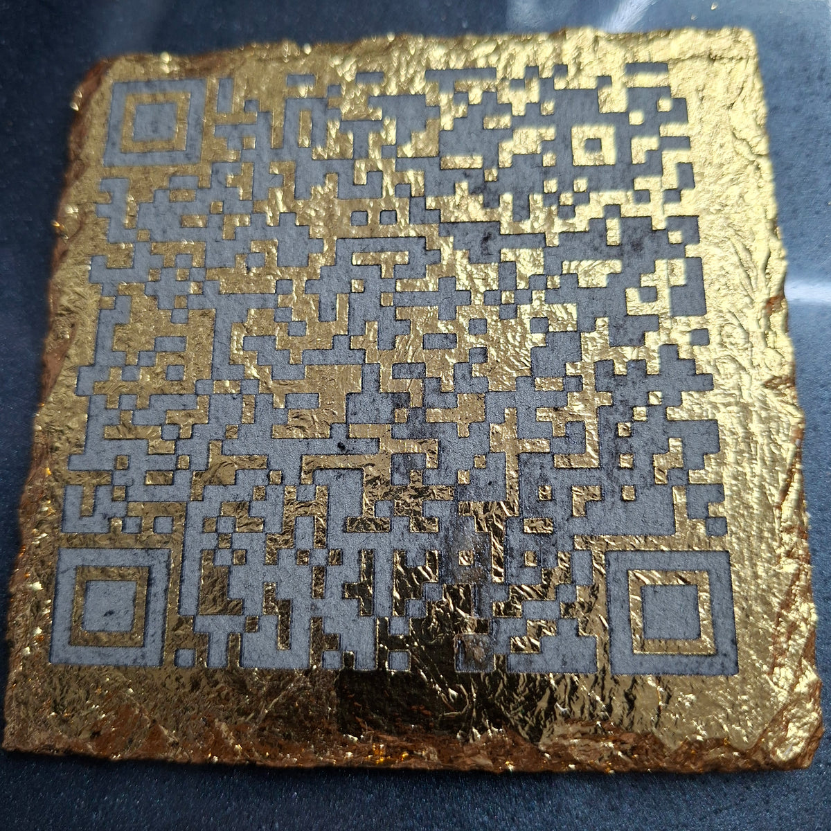 Schiefer-Untersetzer – Natur oder Personalisiert (Farbe / Logo / QR-Code)