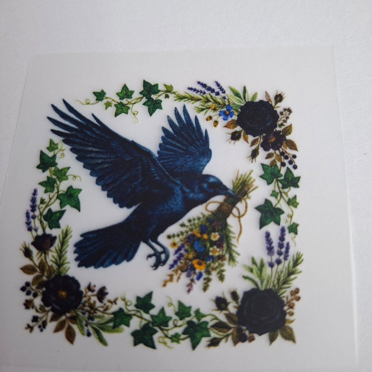 Fliegender Rabe im Gothic-Rahmen – BB-0080 Bügelbild